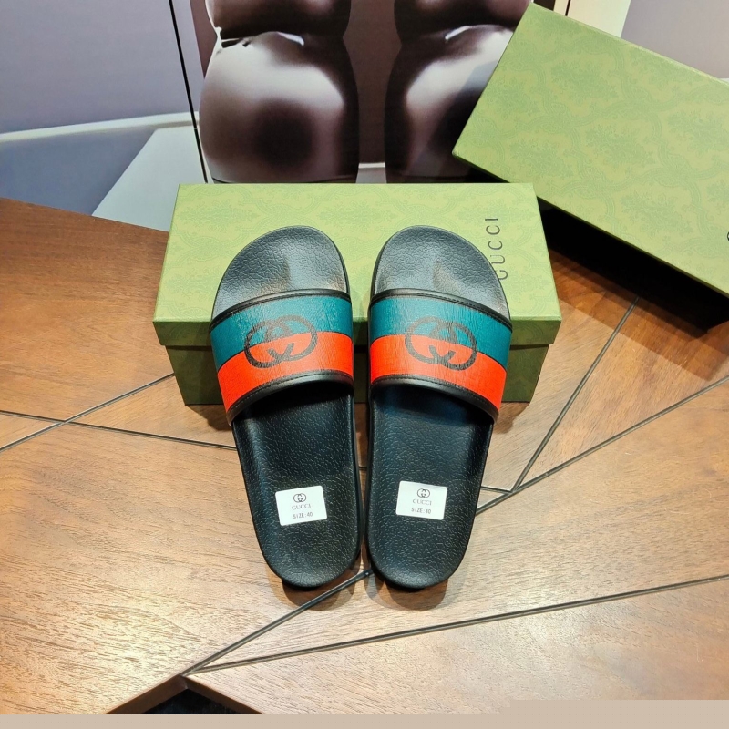 G*u*i slippers